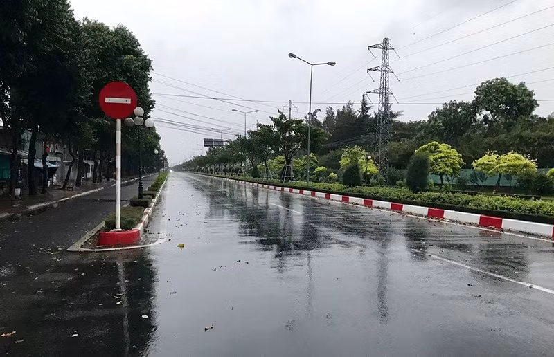 Đường phố Vũng Tàu sáng sớm nay: Ảnh: THANH TUYỀN 