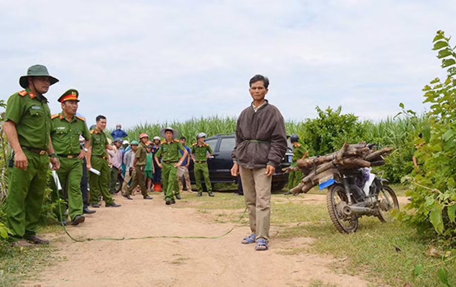  Thực nghiệm hiện trường vụ án mạng. Ảnh: Tiến Huy