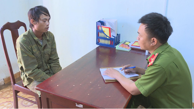 Hà Văn Hoành tại cơ quan CSĐT công an huyện Cư M'gar