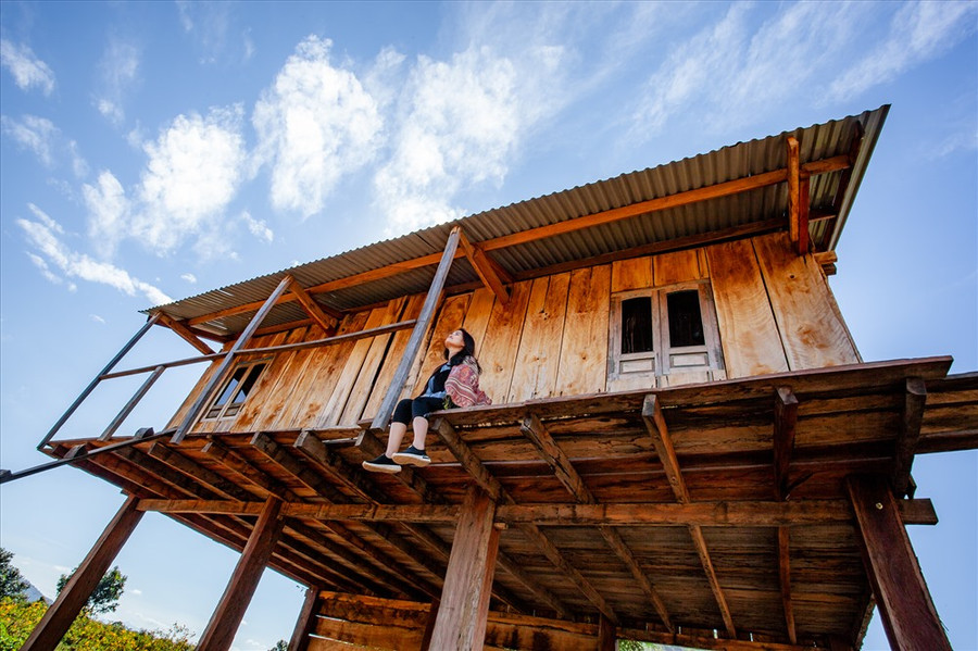 Dưới chân hai ngọn Chư Đang Ya và Chư Nâm, người dân J'rai từ bao đời nay vẫn giữ gìn được những nét văn hóa truyền thống trong sinh hoạt đời thường và lao động. Họ sống hòa hợp với thiên nhiên, trồng trọt và chăn nuôi trên những thửa đất bazan màu mỡ mà trời đất đã ban tặng. Ảnh: Chu Thế Dũng Dưới chân hai ngọn Chư Đang Ya và Chư Nâm, người dân J'rai từ bao đời nay vẫn giữ gìn được những nét văn hóa truyền thống trong sinh hoạt đời thường và lao động. Họ sống hòa hợp với thiên nhiên, trồng trọt và chăn nuôi trên những thửa đất bazan màu mỡ mà trời đất đã ban tặng. Ảnh: Chu Thế Dũng