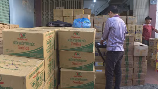 Tại thời điểm kiểm tra, bà Nguyễn Thị Kim Cúc không xuất trình được hóa đơn chứng từ của hàng ngàn sản phẩm thuốc tây, dịch truyền, vật tư y tế