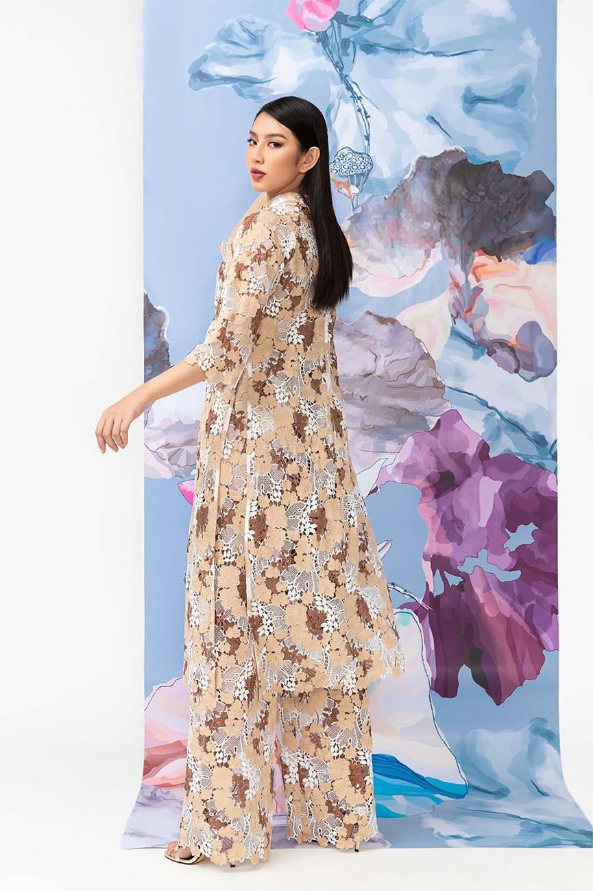 Trở về từ Nhật, cô liên tục nhận được lời mời làm gương mặt đại diện cho nhiều NTK Việt Nam cũng như một số thương hiệu nước ngoài. Trở về từ Nhật, cô liên tục nhận được lời mời làm gương mặt đại diện cho nhiều NTK Việt Nam cũng như một số thương hiệu nước ngoài.