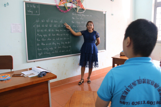 "Các em được sống, được phát triển đã là món quà quý giá nhất ngày nhà giáo Việt Nam"