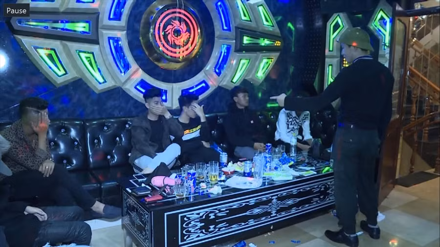 Giám đốc CA tỉnh Đắk Lắk trực tiếp chỉ đạo nóng trong vụ bắt giữ hàng chục thanh niên phê ma túy trong quán karaoke. 