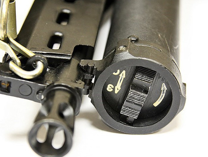  Nguyên mẫu PP-19 Bizon sử dụng loại đạn 9x19 mm Parabellum giống như nhiều loại tiểu liên khác. PP-19 có tốc độ bắn 650 - 700 viên/phút và sơ tốc đầu đạn 380 m/s khi bắn đạn Parabellum, tầm sát thương của súng là 200m.