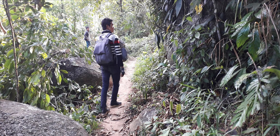 Con đường bộ dẫn vào thôn Z'lao. Ảnh: Đ.V