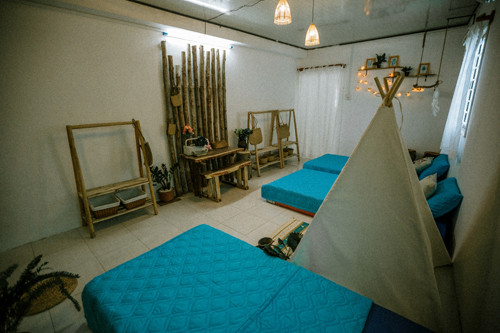 Phòng dorm ở Peace Home sở hữu hai kiểu thiết kế cơ bản lấy tông màu xanh làm điểm nhấn, cho bạn thoải mái check-in. Tuy là phòng dorm, không gian này vẫn có toilet riêng. Phòng dorm ở Peace Home sở hữu hai kiểu thiết kế cơ bản lấy tông màu xanh làm điểm nhấn, cho bạn thoải mái check-in. Tuy là phòng dorm, không gian này vẫn có toilet riêng.