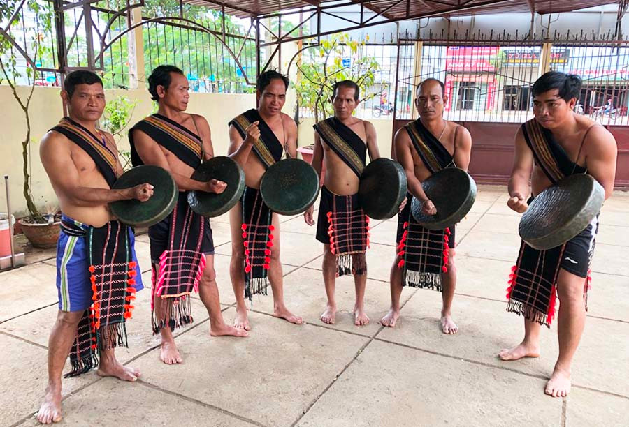  Các thành viên đội cồng chiêng tỉnh Đak Nông. Ảnh: Phan Lài