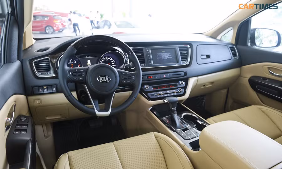 Hàng ghế lái của xe Kia Sedona mới