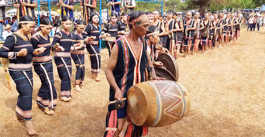 Các đội cồng chiêng tại nhiều địa phương đang tích cực tập luyện chuẩn bị cho Festival Văn hóa Cồng chiêng Tây Nguyên 2018. Ảnh: DUY LÊ