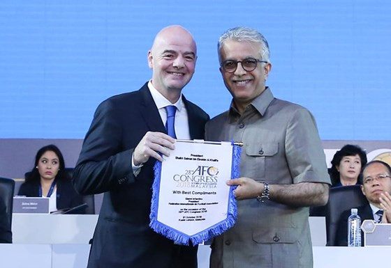 Chủ tịch FIFA Gianni Infantino và Chủ tịch AFC Shaikh Salman bin Ebrahim Al Khalifa. Ảnh: Đoàn Nhật
