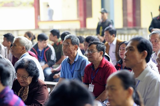 Người nhà các bị cáo chăm chú lắng nghe mức án mà VKS đề nghị dành cho các bị cáo. Ảnh: ĐỖ TRUNG Người nhà các bị cáo chăm chú lắng nghe mức án mà VKS đề nghị dành cho các bị cáo. Ảnh: ĐỖ TRUNG