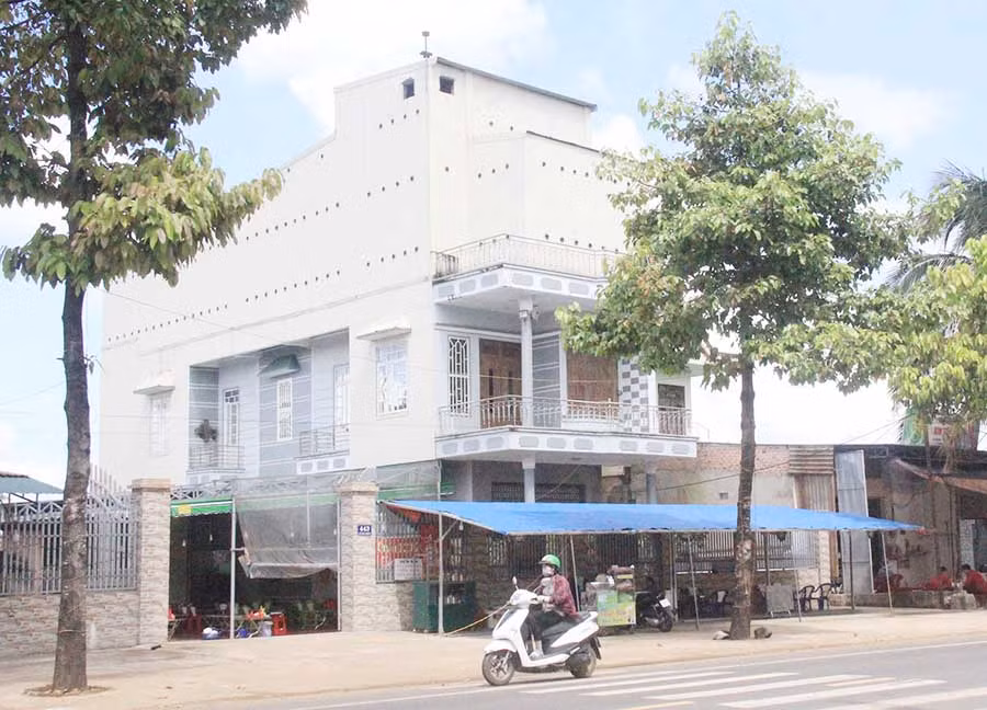  Nhà nuôi chim yến được xây dựng trong khu dân cư nên dễ xảy ra dịch bệnh và ô nhiễm tiếng ồn. Ảnh: C.H