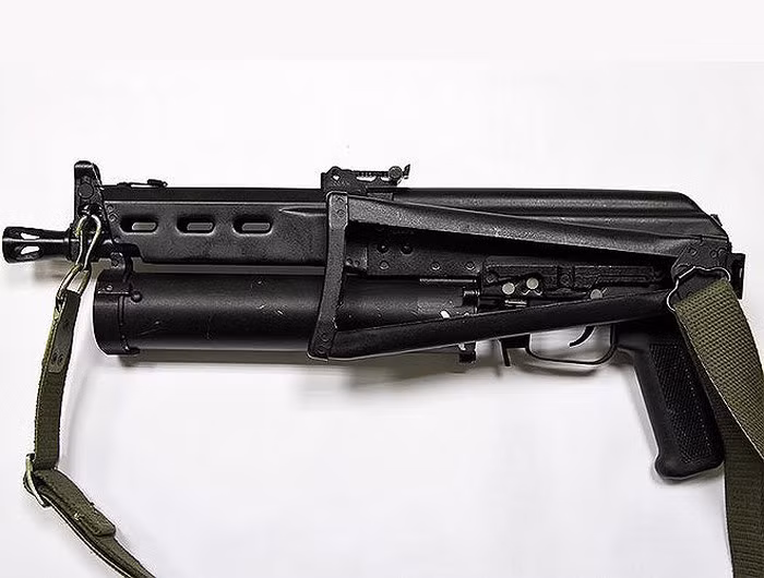 Một số biến thể PP-19 sử dụng một số loại đạn khác để phù hợp với các điều kiện tác chiến khác nhau. Cụ thể: Bizon-2-01 sử dụng đạn 9x19 mm Parabellum NATO, hộp tiếp đạn hình trụ sức chứa 53 viên. Bizon-2-02 sử dụng đạn 0,380 ACP (đạn ngắn 9x17 mm) với hộp tiếp đạn trụ 64 viên. Bizon-2-03 sử dụng đạn 9x18 mm Makarov và gắn thêm một ống giảm thanh ở đầu nòng.