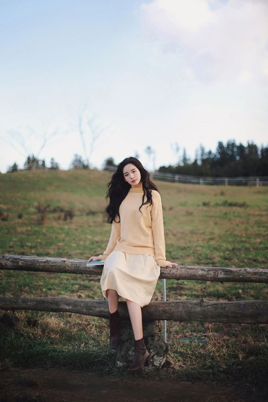 Đối với những cô nàng sành điệu, trang phục màu camel, màu be và tông trắng kem là thứ không thể thiếu trong tủ đồ mùa thu đông. Dù xu hướng mới có biến đổi theo chiều hướng nào thì các tông màu trung tính vẫn giữ vị trí quan trọng. Đối với những cô nàng sành điệu, trang phục màu camel, màu be và tông trắng kem là thứ không thể thiếu trong tủ đồ mùa thu đông. Dù xu hướng mới có biến đổi theo chiều hướng nào thì các tông màu trung tính vẫn giữ vị trí quan trọng.