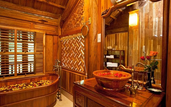  Mẫu phòng tắm theo phong cách cổ điển mang đến hoài niệm về quá khứ, tạo cảm giác yên bình, lãng mạn và huyền bí. Ảnh: Noithatphongtam.