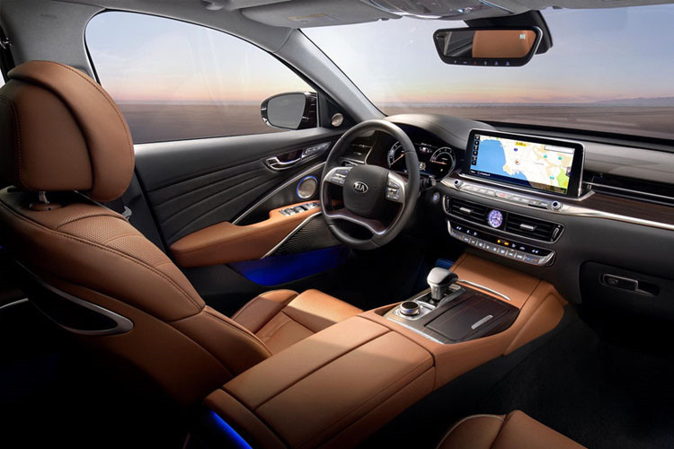 Nội thất bên trong xe rất được chú ý. K900 phiên bản 2019 được đánh giá cao vì có không gian rộng rãi, bố cục hợp lý.