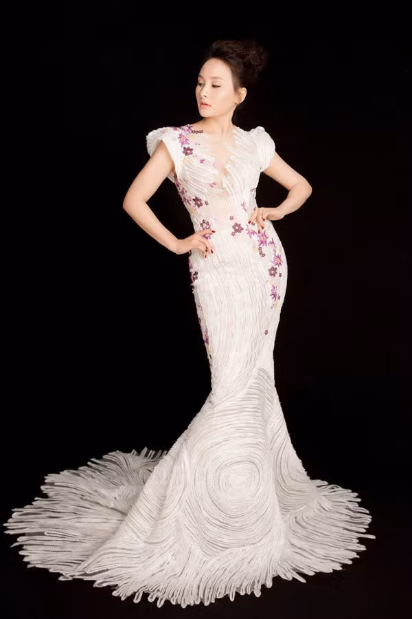 Diễn viên tiết lộ đã giảm được 4kg nhờ chăm chỉ gập bụng ở nhà, hạn chế ăn tinh bột và những món chứa nhiều chất béo. Thi thoảng cô cũng đến phòng tập gym