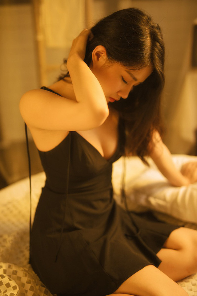 Trước đây, Kiều Trinh thường chỉ nhận lời tham gia những concept hình ảnh mang phong cách trong sáng, đáng yêu. Rất ít khi công chúng nhìn thấy Kiều Trinh trong hình ảnh gợi cảm như thế này. Trước đây, Kiều Trinh thường chỉ nhận lời tham gia những concept hình ảnh mang phong cách trong sáng, đáng yêu. Rất ít khi công chúng nhìn thấy Kiều Trinh trong hình ảnh gợi cảm như thế này.