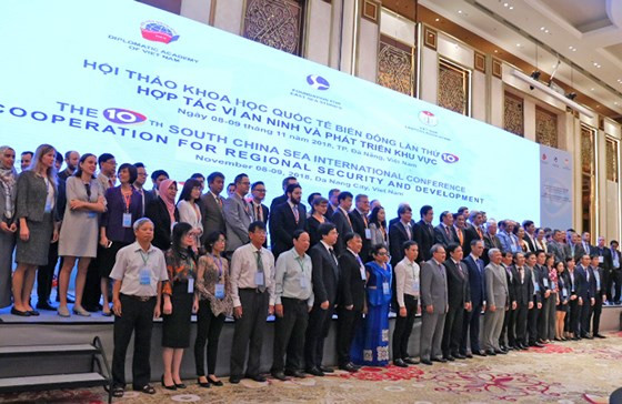 Đại biểu các nước chụp hình lưu niệm tại hội thảo  Đại biểu các nước chụp hình lưu niệm tại hội thảo