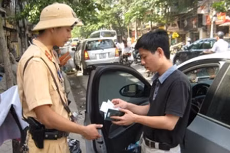 Trong năm 2010, lực lượng Cảnh sát giao thông đường bộ đã kiểm tra, xử lý hơn 6,3 triệu trường hợp vi phạm Luật Giao thông đường bộ, tăng khoảng 773 nghìn trường hợp so với năm 2009, thu nộp ngân sách 1.601 tỷ đồng.