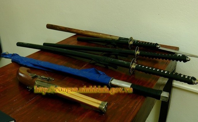 Số vũ khí nóng thu giữ tại nhà của Tuấn "sứt" Số vũ khí nóng thu giữ tại nhà của Tuấn