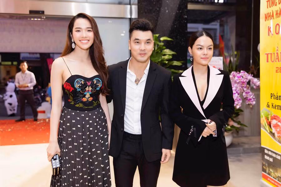 Phạm Quỳnh Anh tái ngộ vợ chồng Ưng Hoàng Phúc.