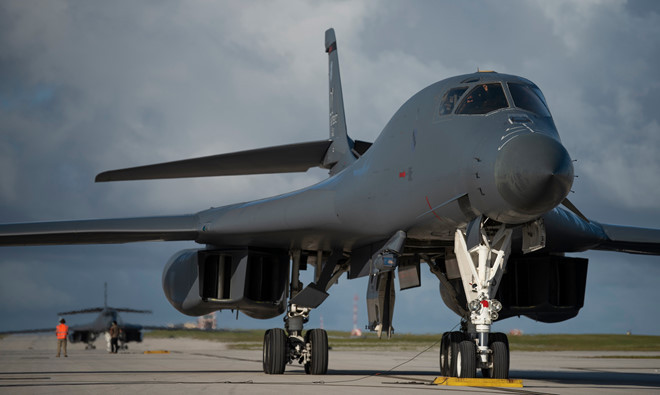 B-1B tại căn cứ Andersen ngày 14.5.2020 sau khi hoàn tất chuyến bay trên bầu trời biển Hoa Đông - Ảnh: Không quân Mỹ B-1B tại căn cứ Andersen ngày 14.5.2020 sau khi hoàn tất chuyến bay trên bầu trời biển Hoa Đông - Ảnh: Không quân Mỹ