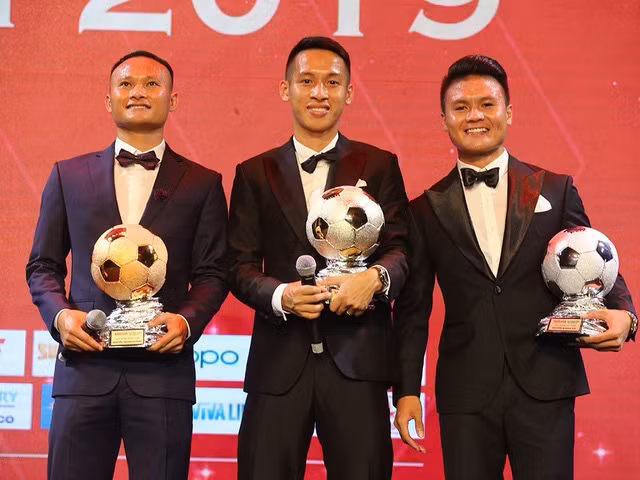 Trọng Hoàng là 1 trong 3 cầu thủ xuất sắc nhất của bóng đá Việt Nam trong năm 2019.