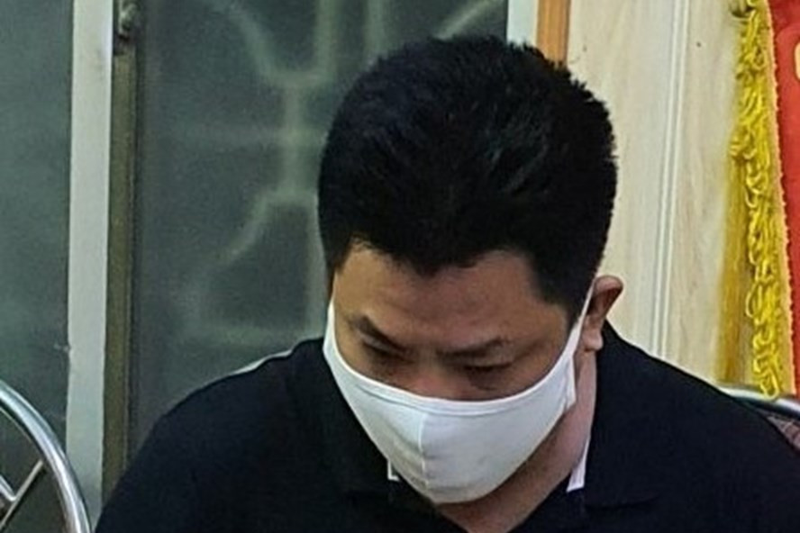 Đối tượng Long tại cơ quan điều tra. Ảnh Công an TP Hải Phòng Đối tượng Long tại cơ quan điều tra. Ảnh Công an TP Hải Phòng