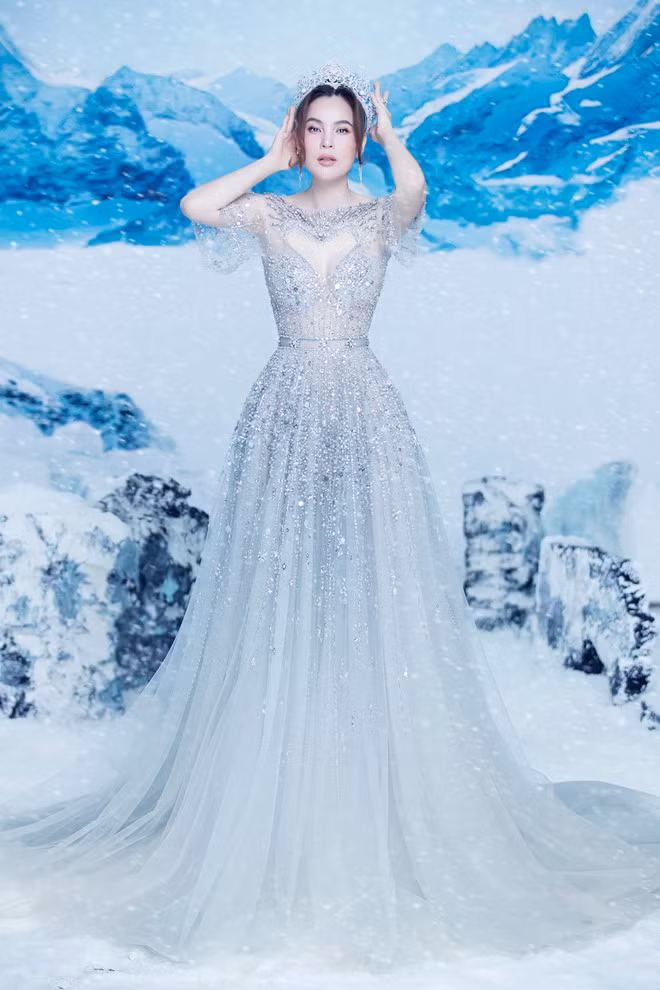 Nhan sắc ngày càng thăng hạng của bà mẹ ba con. Cô luôn ý thức trong việc tập luyện để giữ gìn hình ảnh. ẢNH: MR AT