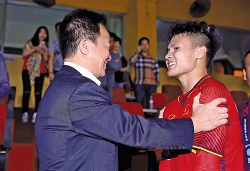 Bầu Hiển sẽ làm gì với Quang Hải trong tương lai?