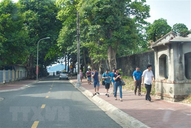 Du khách tham quan du lịch tại Côn Đảo. (Ảnh: Hoàng Nhị/TTXVN)  Du khách tham quan du lịch tại Côn Đảo. (Ảnh: Hoàng Nhị/TTXVN)