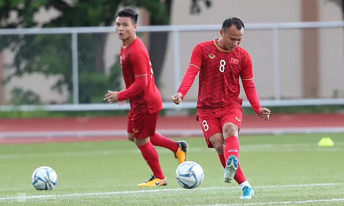 Trọng Hoàng chơi nổi bật hơn Quang Hải ở tuyển Quốc gia và U22 Việt Nam trong năm 2019, tuy nhiên, anh lại không để lại ấn tượng nhiều ở cấp CLB