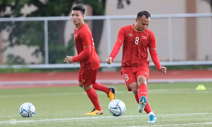 Trọng Hoàng chơi nổi bật hơn Quang Hải ở tuyển Quốc gia và U22 Việt Nam trong năm 2019, tuy nhiên, anh lại không để lại ấn tượng nhiều ở cấp CLB