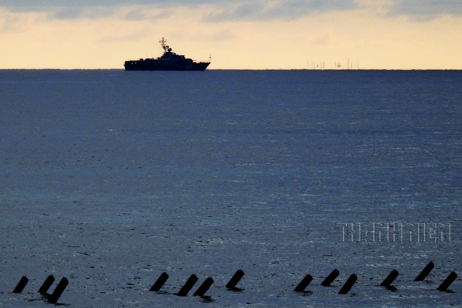  Một tàu chiến đấu của hải quân Việt Nam trực sẵn sàng chiến đấu tại khu vực Đá Tây (Trường Sa) - Ảnh: Mai Thanh Hải