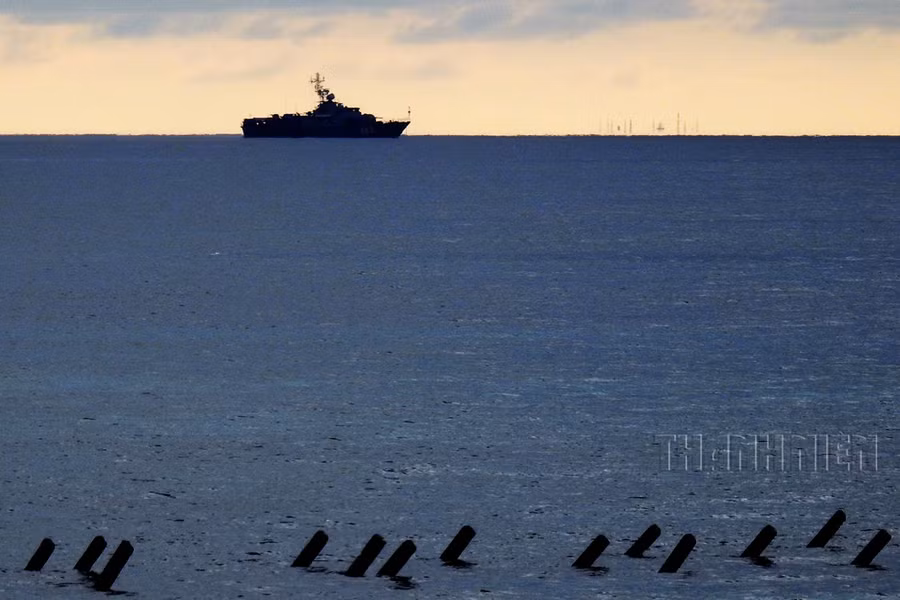  Một tàu chiến đấu của hải quân Việt Nam trực sẵn sàng chiến đấu tại khu vực Đá Tây (Trường Sa) - Ảnh: Mai Thanh Hải