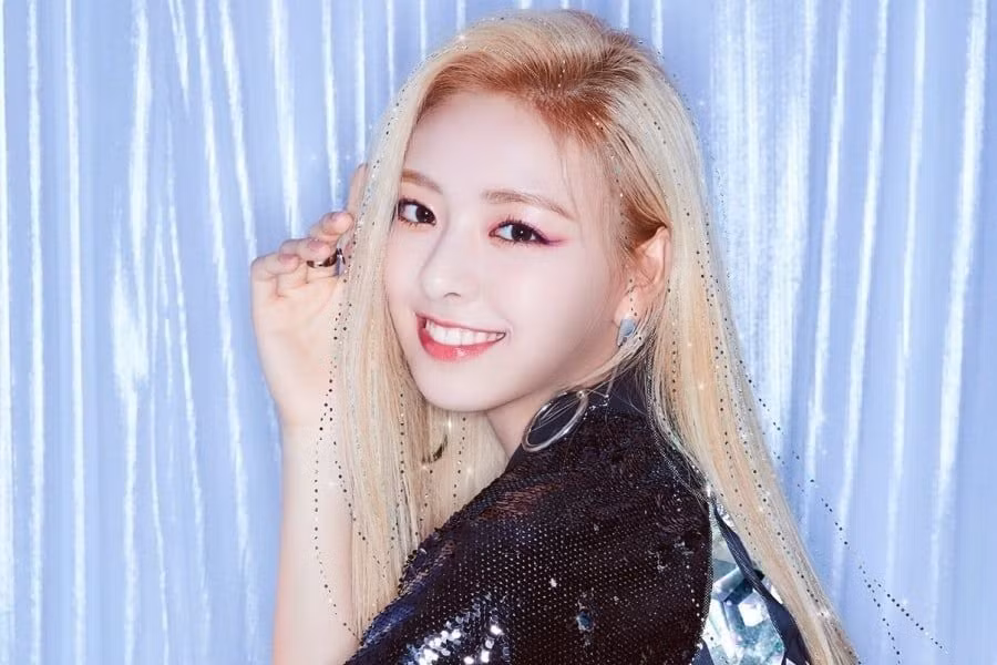 Yuna không chỉ sở hữu làn da trắng trẻo, một đôi mắt to tròn mà nụ cười tỏa nắng chính là điểm hút người hâm mộ cực lớn của cô. 