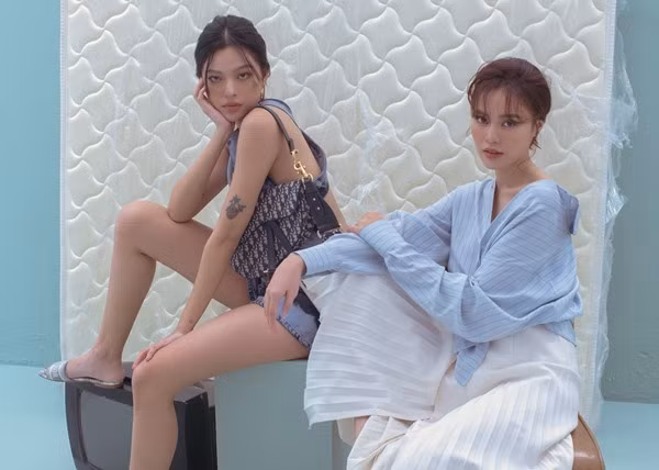 Những bộ trang phục nằm trong bộ sưu tập Xuân – Hè 2020 của Dior được cặp đôi Ninh Dương Lan Ngọc - Tú Hảo chụp trong bộ ảnh mới “Chị chị em em”.