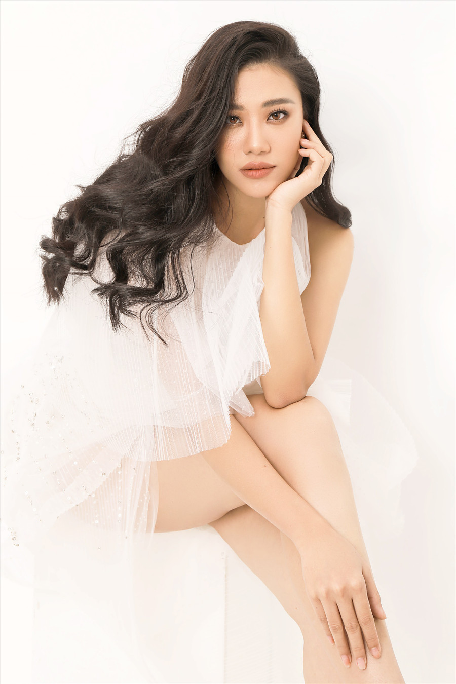 “Nhiều người thường ngại việc chụp hình khi tăng cân. Nhưng Duyên thì nghĩ mình phải chụp để sau này nhìn lại, mình có động lực và yêu cơ thể mình hơn”, Kim Duyên tâm sự. Ảnh: Nguyễn Du.