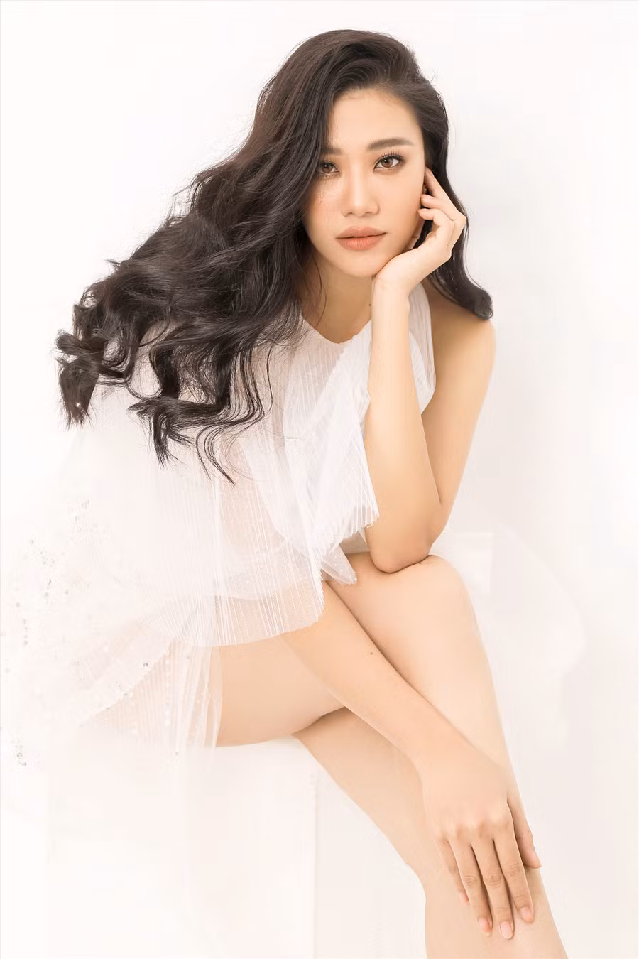 “Nhiều người thường ngại việc chụp hình khi tăng cân. Nhưng Duyên thì nghĩ mình phải chụp để sau này nhìn lại, mình có động lực và yêu cơ thể mình hơn”, Kim Duyên tâm sự. Ảnh: Nguyễn Du.