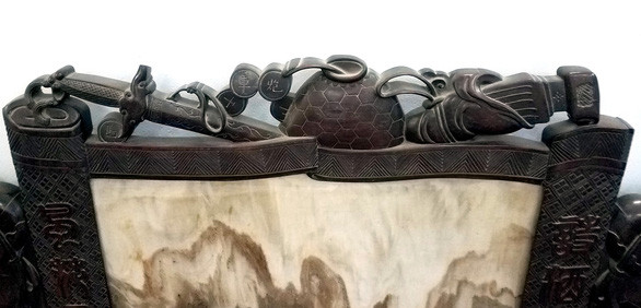 Các đề tài tửu, kỳ, kiếm được thiết kế khéo léo - Ảnh: L. ĐIỀN Các đề tài tửu, kỳ, kiếm được thiết kế khéo léo - Ảnh: L. ĐIỀN