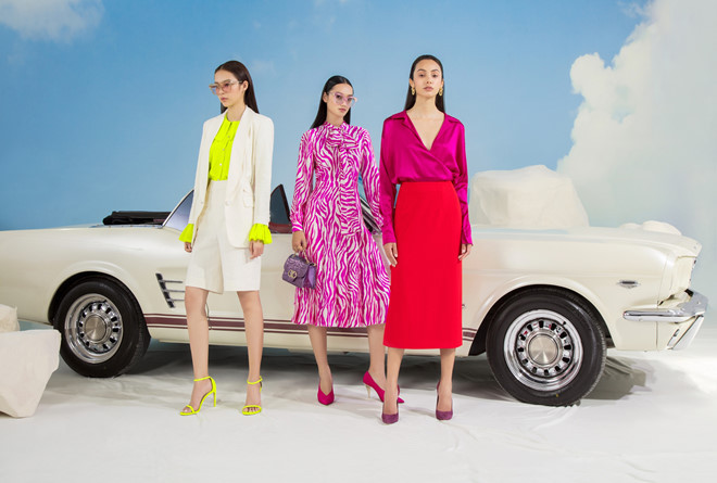 CONG TRI Summer Capsule 2020 ra đời dựa trên suy niệm về sự dịch chuyển của nhà thiết kế Công Trí. Không khó để thấy, bộ sưu tập tiếp nối câu chuyện của CONG TRI Pre-Fall trước đó – hành trình giải phóng tâm hồn và tìm về giá trị nguyên bản của những người phụ nữ hiện đại.