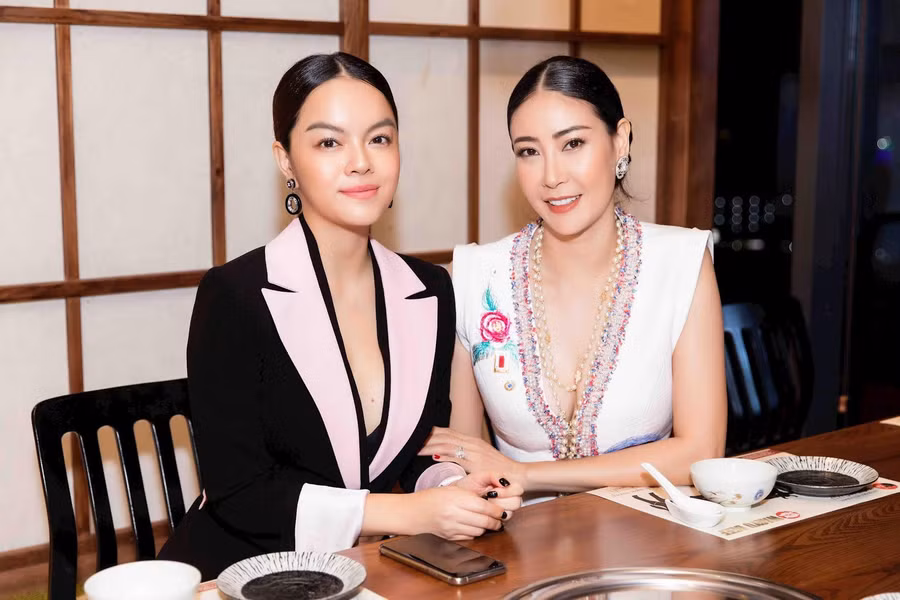 Hoa hậu Hà Kiều Anh và Phạm Quỳnh Anh.