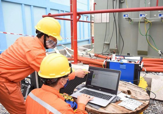 Theo EVN, mỗi khi nắng nóng, nhiệt độ lên cao thì nhu cầu sử dụng điện sinh hoạt cũng lên cao nên đề nghị các khách hàng nên tiết kiệm điện một cách triệt để. Ảnh theo EVN Theo EVN, mỗi khi nắng nóng, nhiệt độ lên cao thì nhu cầu sử dụng điện sinh hoạt cũng lên cao nên đề nghị các khách hàng nên tiết kiệm điện một cách triệt để. Ảnh theo EVN