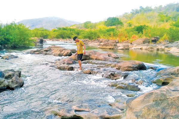 Vẻ đẹp hoang sơ của thác Voi. Ảnh: R.H