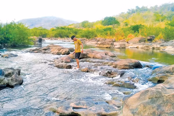 Vẻ đẹp hoang sơ của thác Voi. Ảnh: R.H