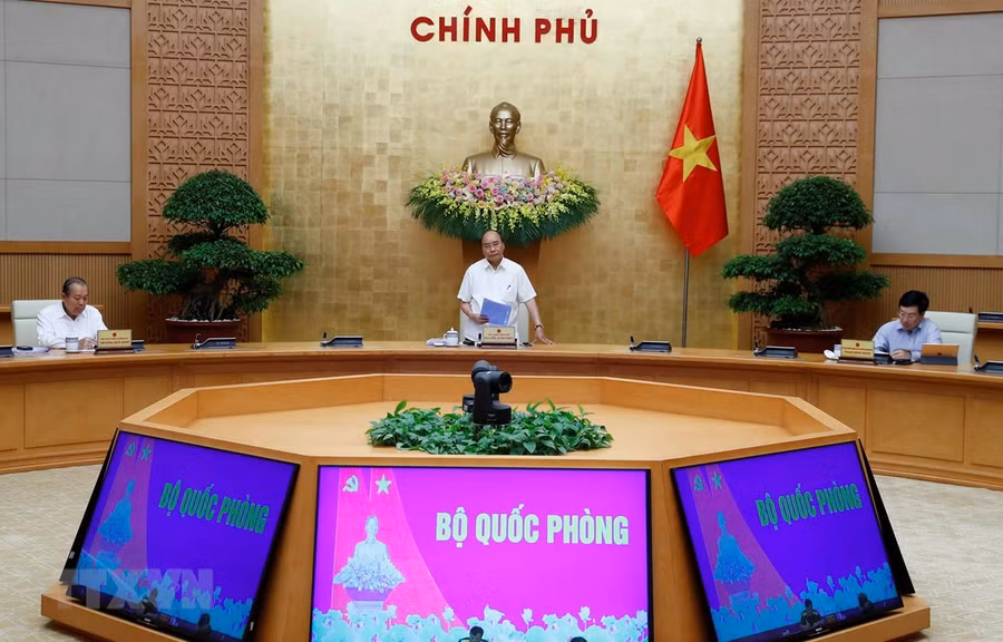  Thủ tướng Nguyễn Xuân Phúc chủ trì họp Thường trực Chính phủ với Ban chỉ đạo Quốc gia phòng, chống dịch COVID-19. (Ảnh: Thống Nhất/TTXVN)
