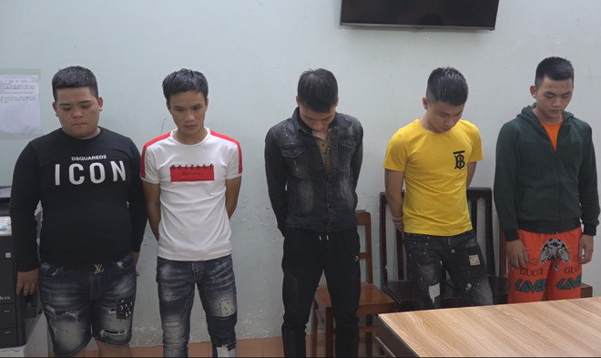 Những người liên quan đến vụ dùng súng bắn nhau bị Công an TP.Quy Nhơn khởi tố - ẢNH: TRỊ BÌNH Những người liên quan đến vụ dùng súng bắn nhau bị Công an TP.Quy Nhơn khởi tố - ẢNH: TRỊ BÌNH