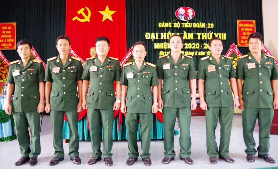 Ban Chấp hành Đảng bộ nhiệm kỳ 2020-2025 ra mắt. Ảnh: V.H Ban Chấp hành Đảng bộ nhiệm kỳ 2020-2025 ra mắt. Ảnh: V.H